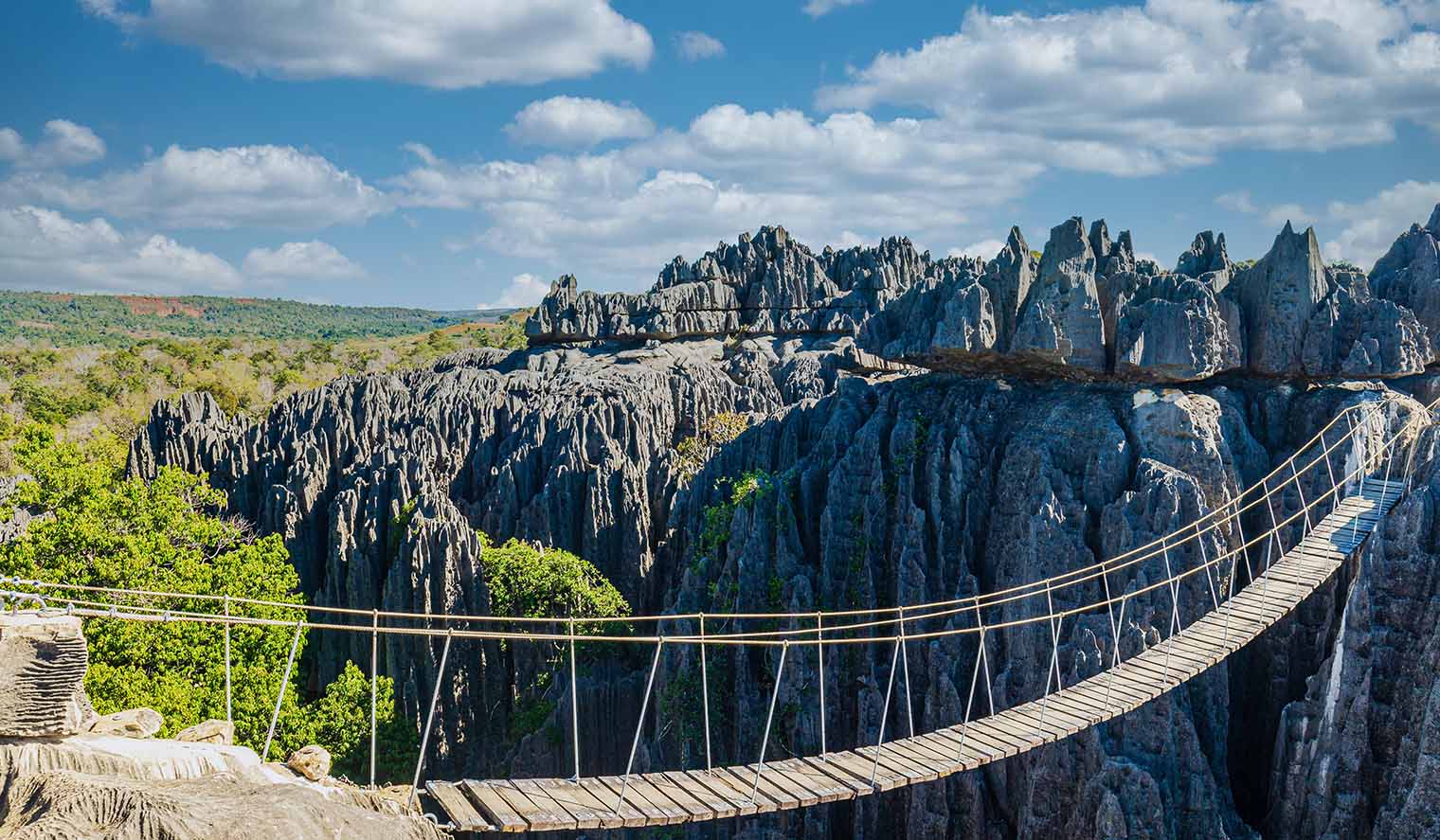 Mit einer Madagaskar Gruppenreise zur Hängebrücke in Tsingy de Bemaraha